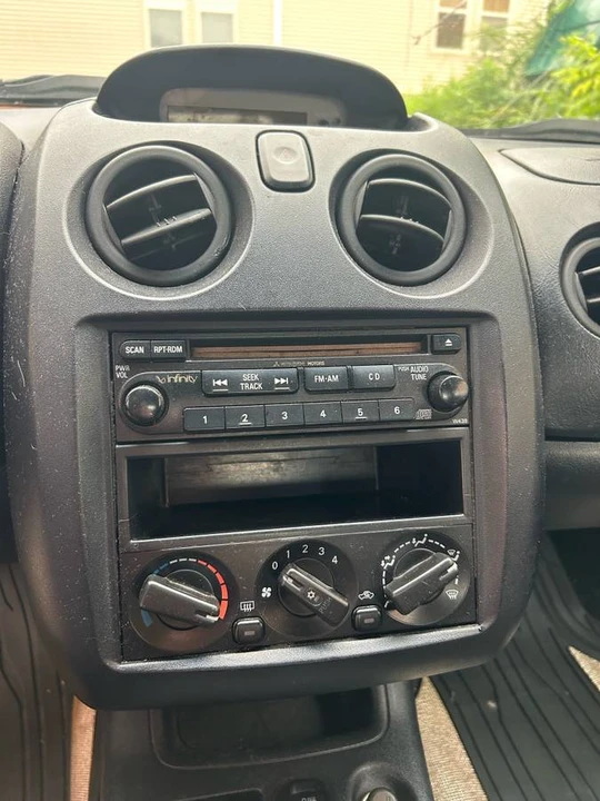2004 Mitsubishi Eclipse 3rd Gen - Image 8 of 9