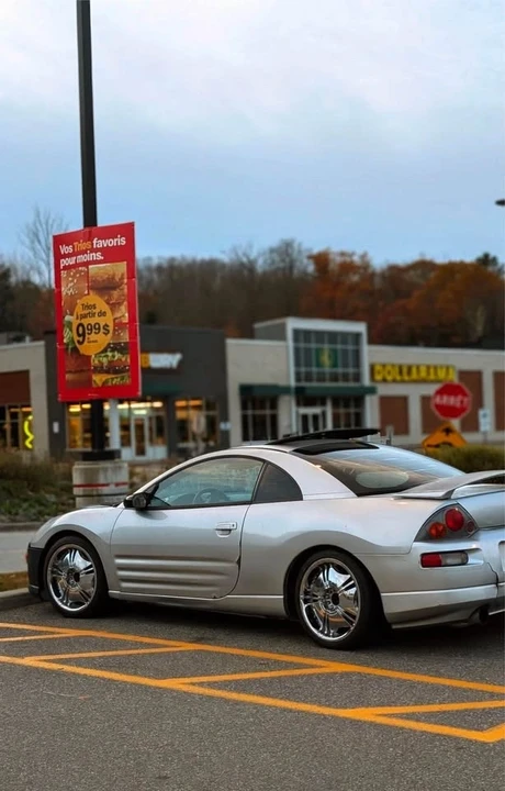 2004 Mitsubishi Eclipse 3rd Gen - Image 2 of 3