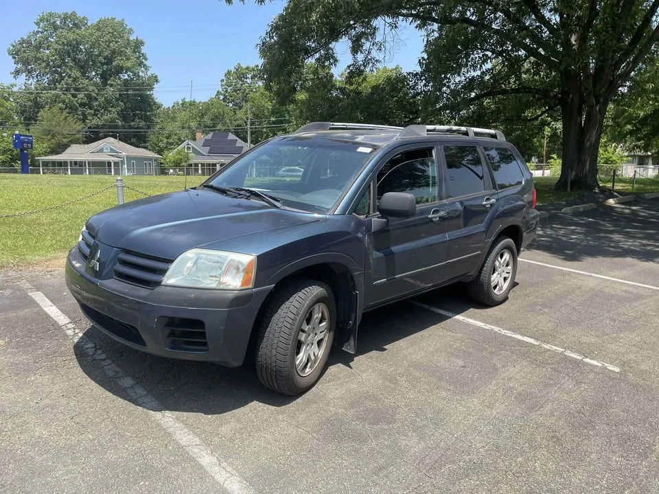 2004 Mitsubishi Endeavor - Image 2 of 7