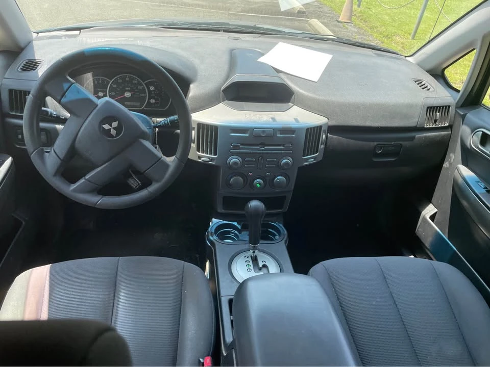 2004 Mitsubishi Endeavor - Image 6 of 7