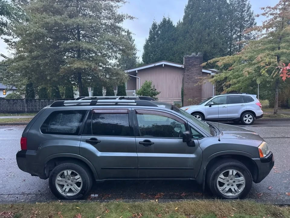2004 Mitsubishi Endeavor - Image 2 of 5