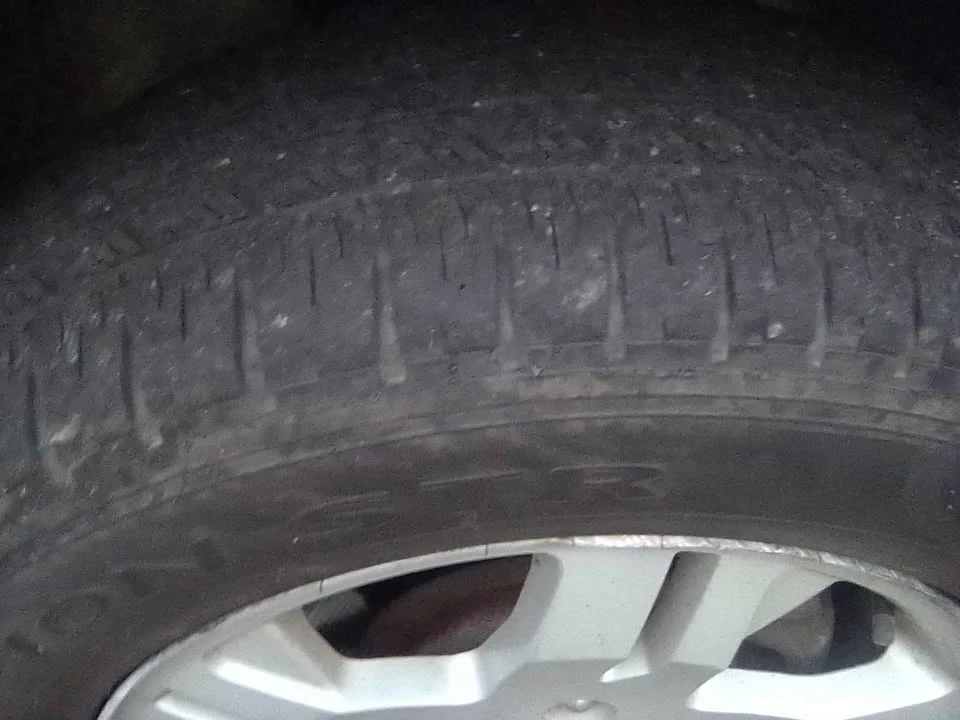 2004 Mitsubishi Endeavor - Image 4 of 8