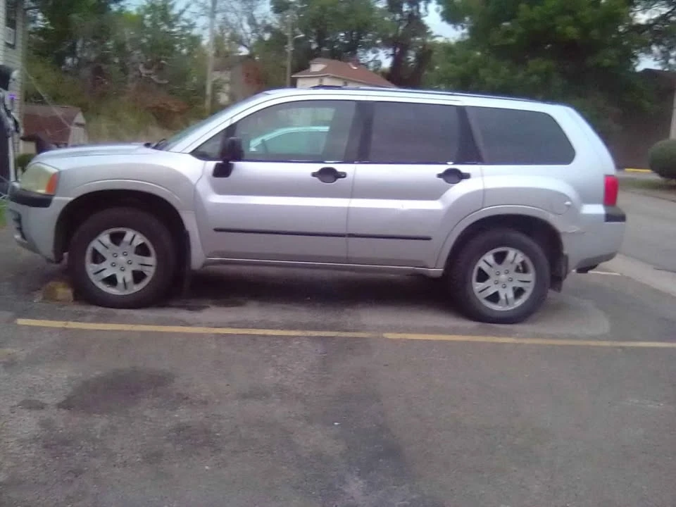 2004 Mitsubishi Endeavor - Image 7 of 8