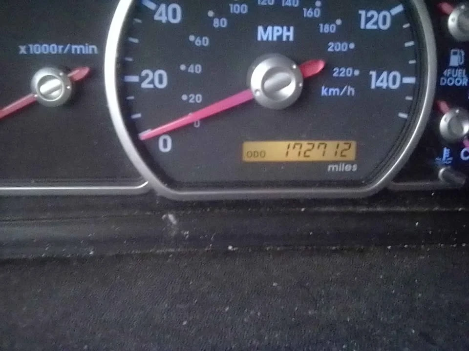 2004 Mitsubishi Endeavor - Image 2 of 8