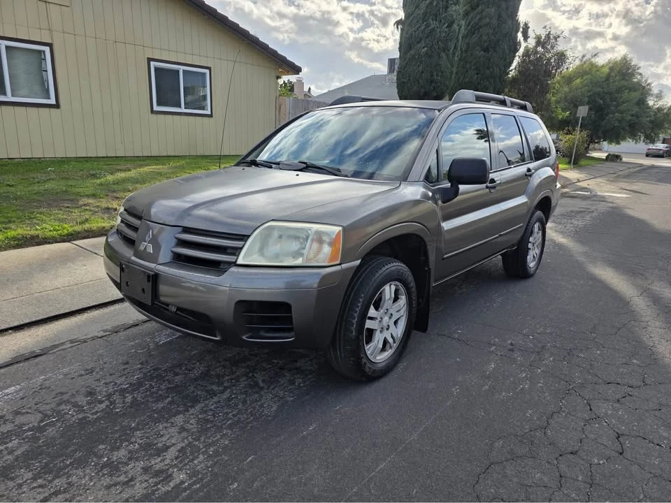 2004 Mitsubishi Endeavor - Image 2 of 5