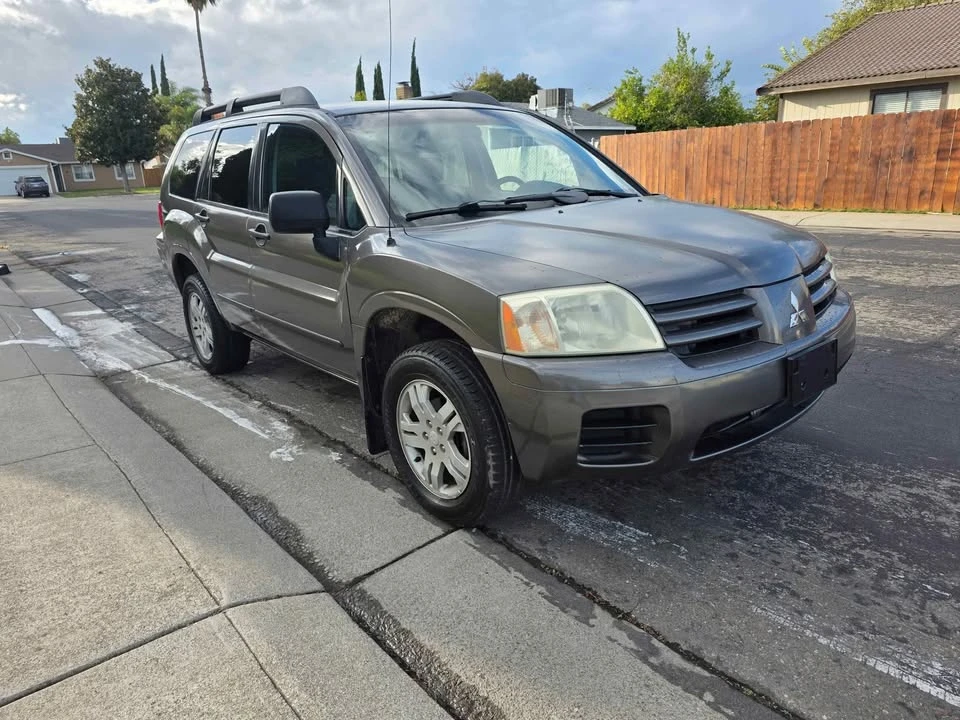 2004 Mitsubishi Endeavor - Image 2 of 5