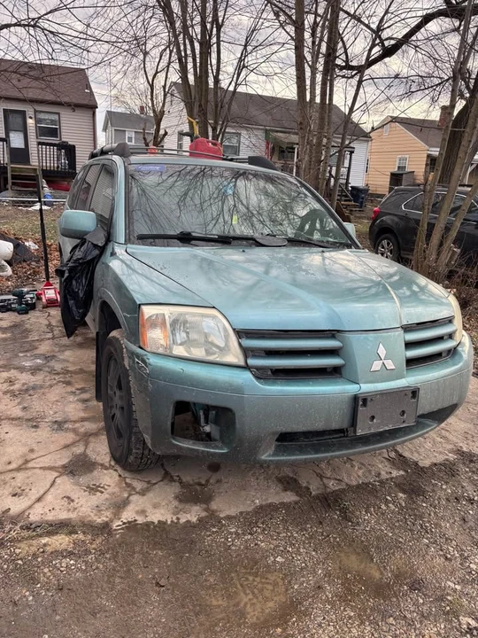 2004 Mitsubishi Endeavor - Image 2 of 4