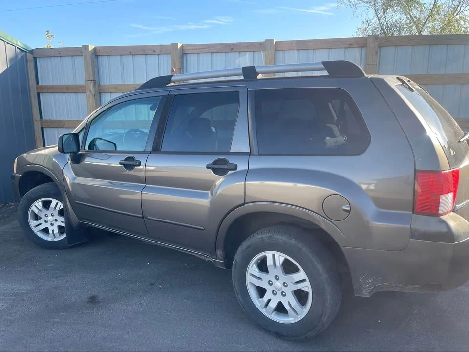 2004 Mitsubishi Endeavor - Image 2 of 5