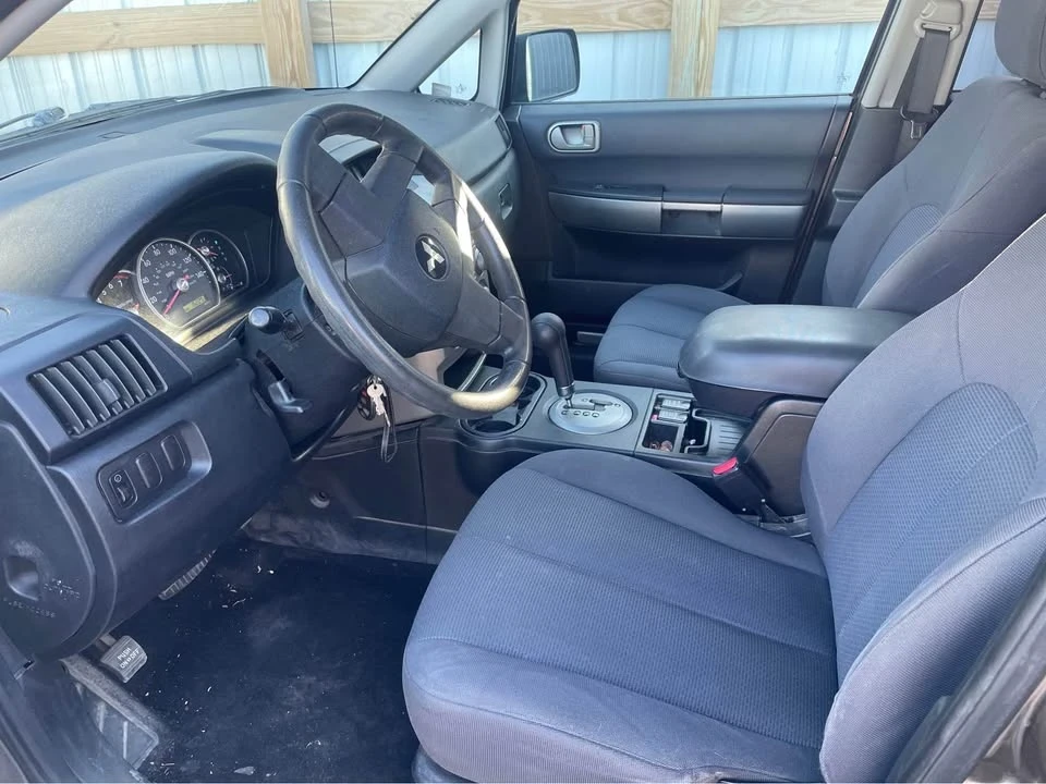 2004 Mitsubishi Endeavor - Image 3 of 5