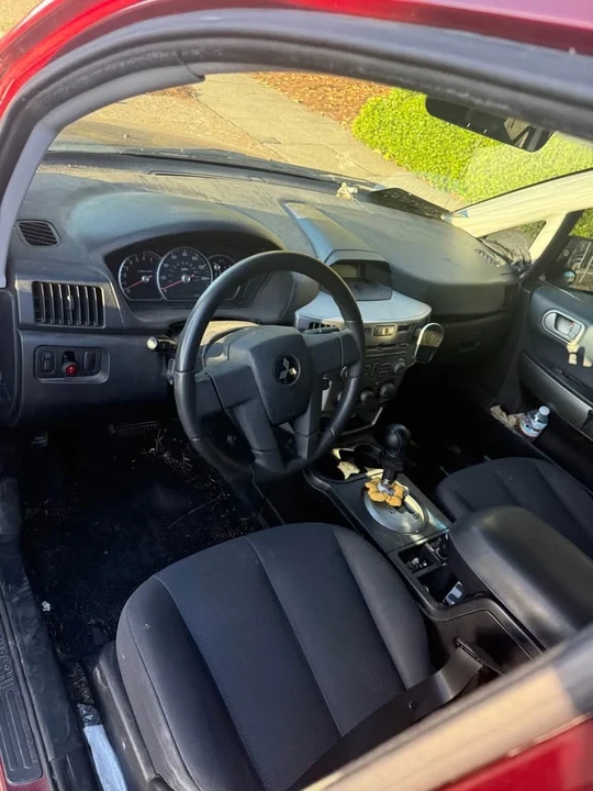 2004 Mitsubishi Endeavor - Image 2 of 10