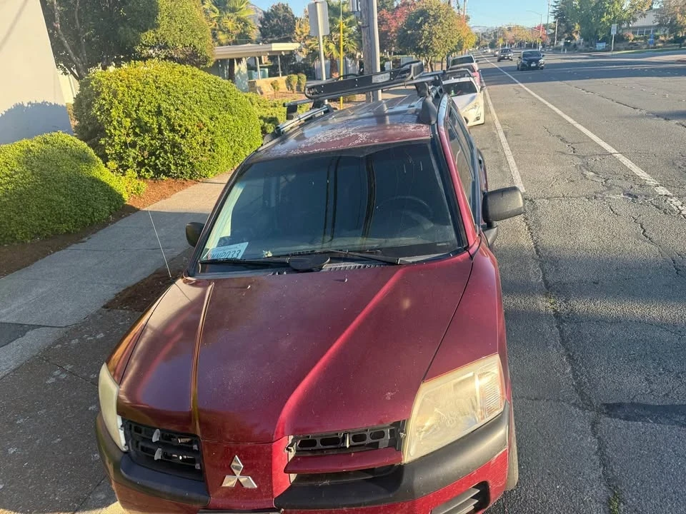 2004 Mitsubishi Endeavor - Image 9 of 10