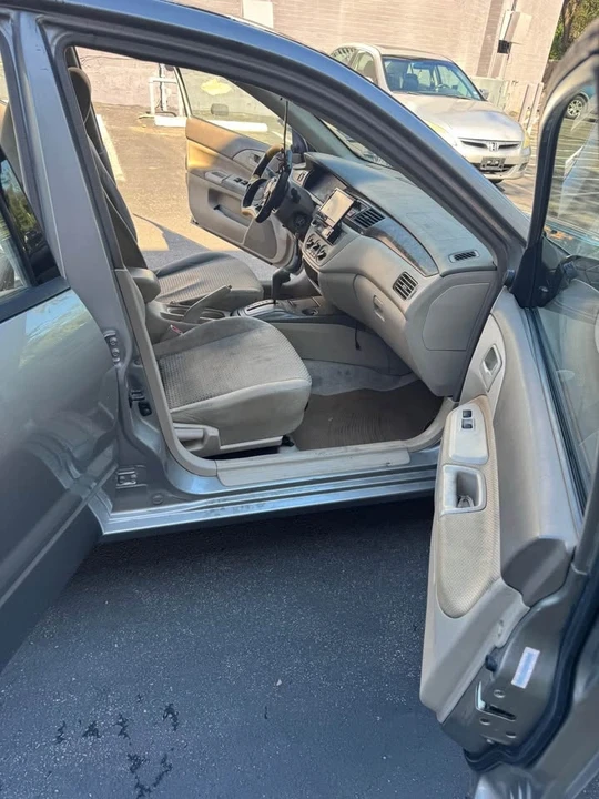 2004 Mitsubishi Chariot - Image 6 of 11