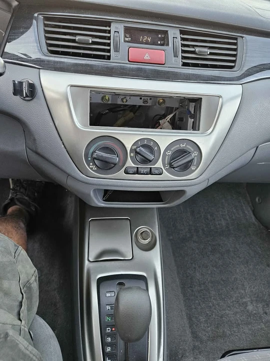 2004 Mitsubishi Lancer 8th Gen - Image 12 of 14
