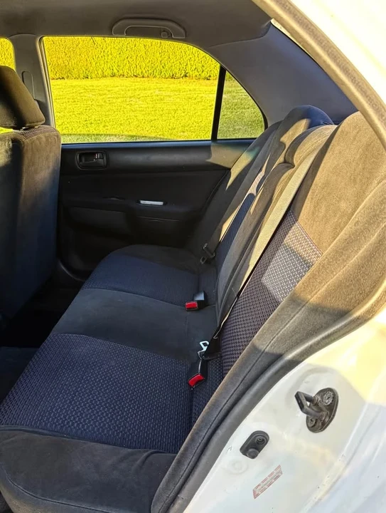 2004 Mitsubishi Lancer 8th Gen - Image 9 of 12