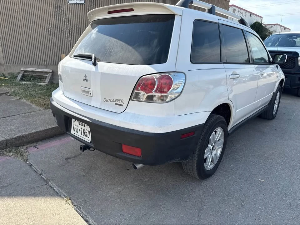 2004 Mitsubishi Outlander - Image 3 of 7