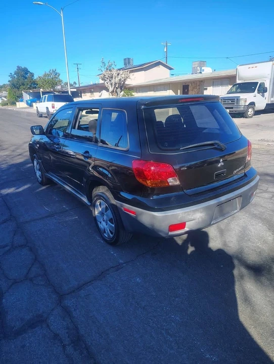 2004 Mitsubishi Outlander - Image 2 of 4
