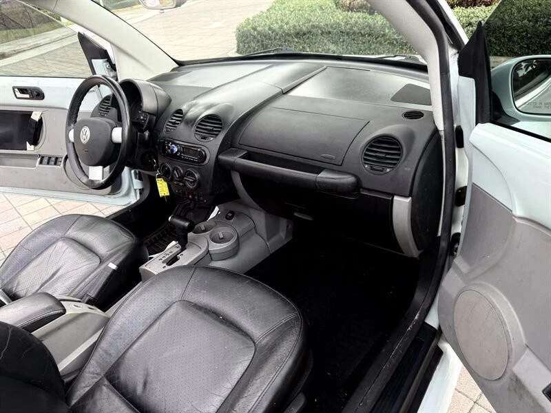 2004 Volkswagen New Beetle - Image 10 of 21