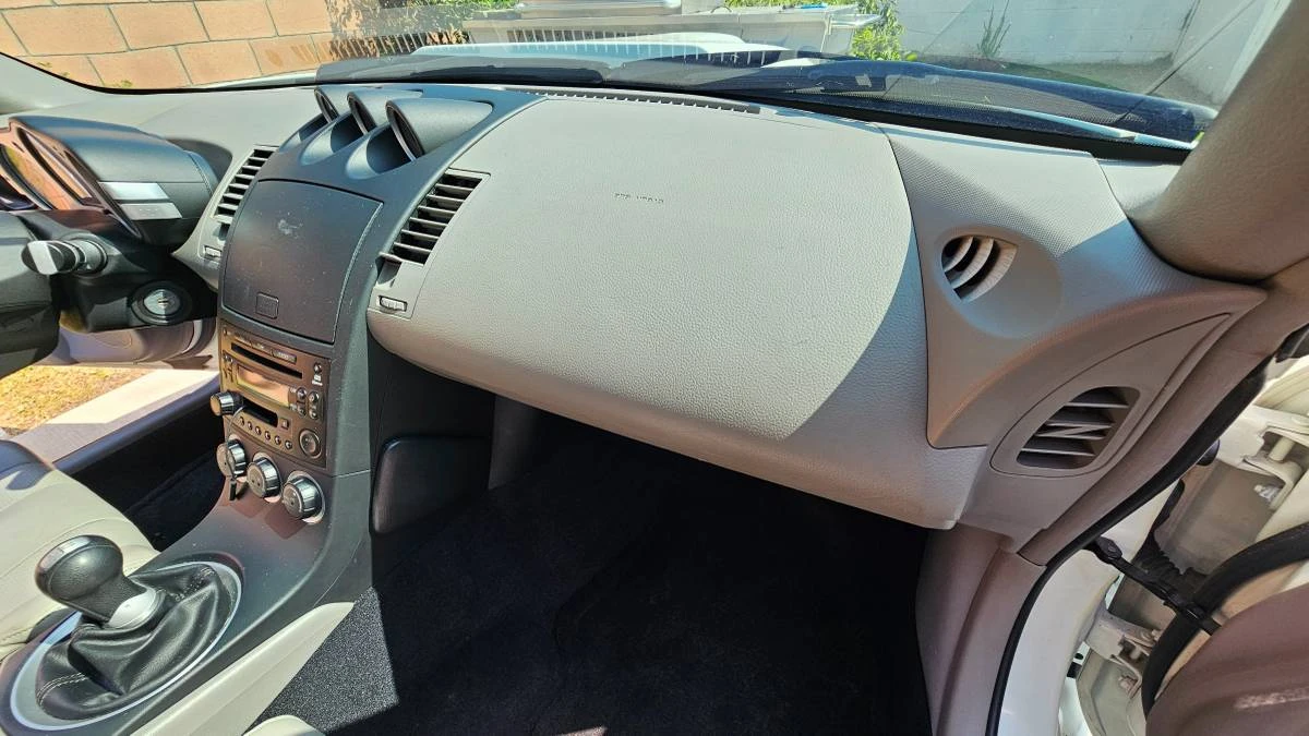 2004 Nissan - Image 15 of 24