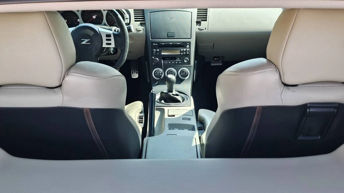 2004 Nissan - Image 17 of 24