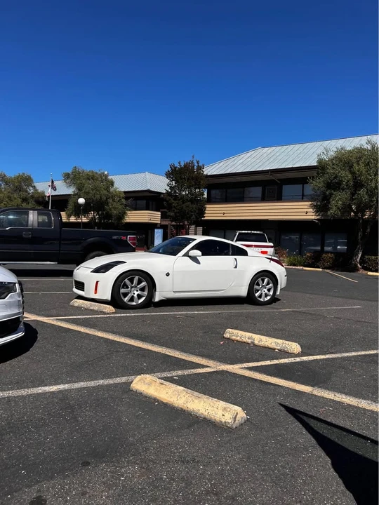 2004 Nissan 350Z 5th Gen - Image 2 of 10