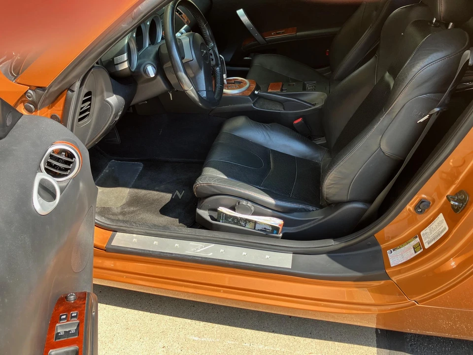 2004 Nissan Z - Image 25 of 31