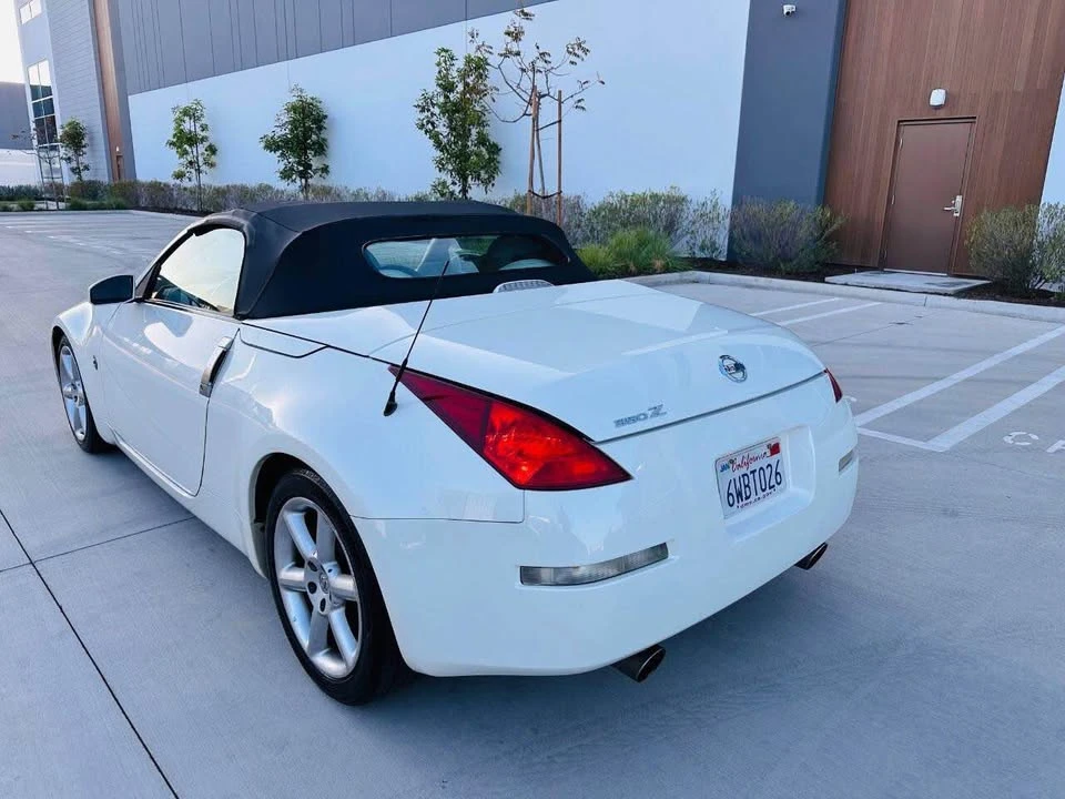 2004 Nissan 350Z 5th Gen - Image 2 of 16