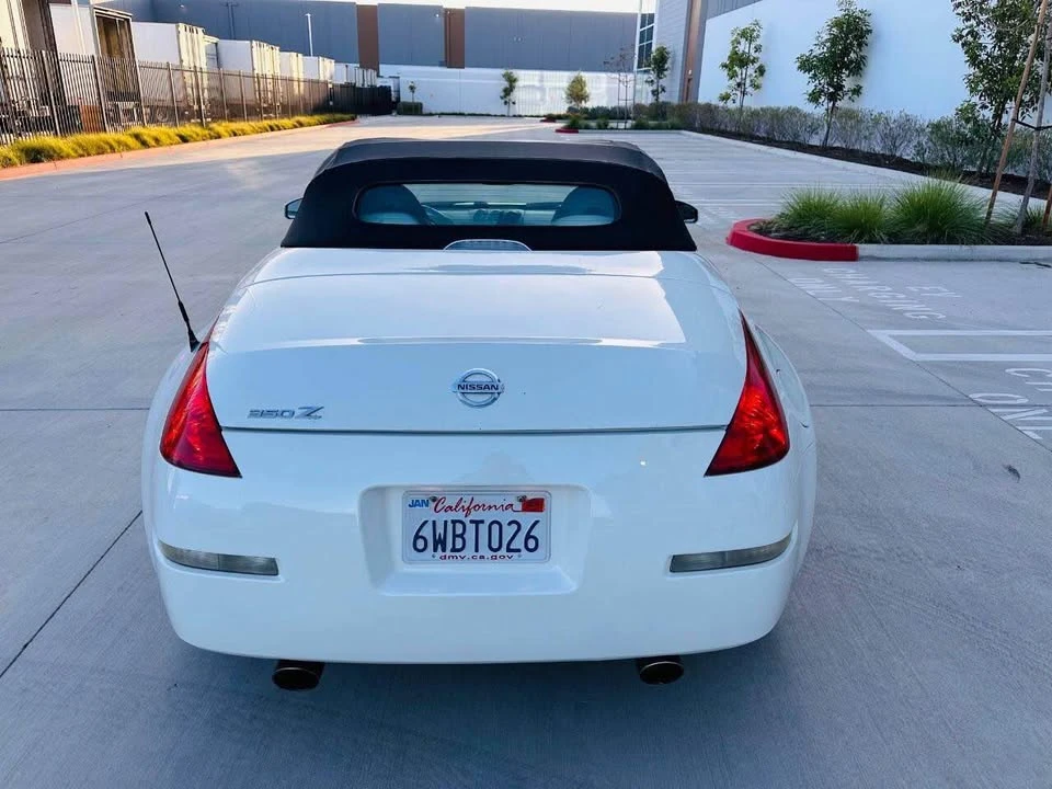 2004 Nissan 350Z 5th Gen - Image 10 of 16