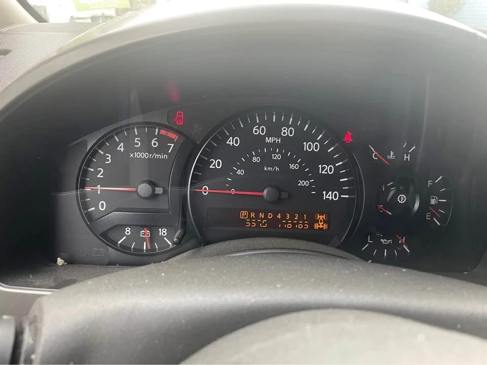 2004 Nissan Armada - Image 6 of 8