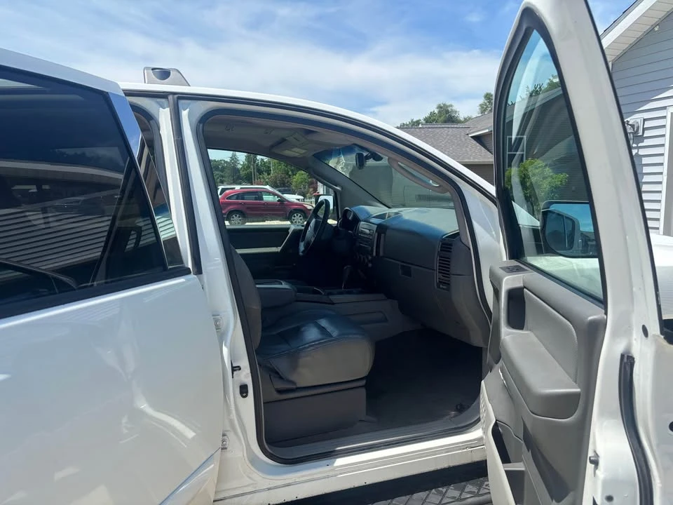 2004 Nissan Armada - Image 6 of 8