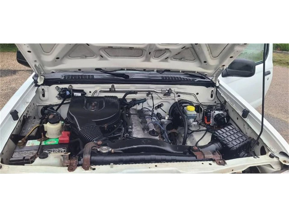 2004 Nissan Frontier 1st Gen - Image 11 of 21