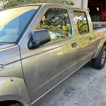 2004 Nissan Frontier Crew Cab SE 4D