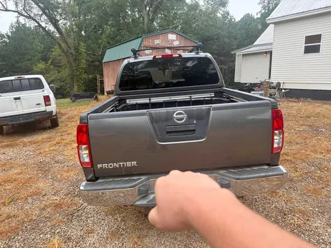2004 Nissan Frontier Nismo Pickup 4D 5 ft