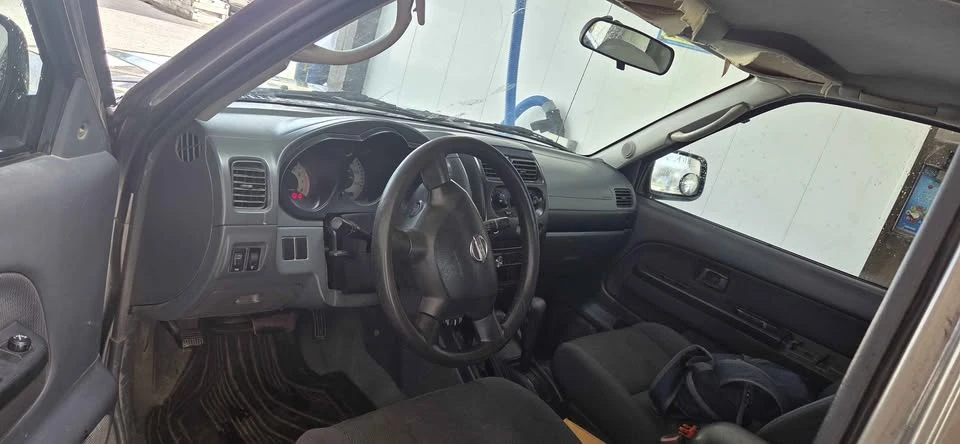 2004 Nissan Frontier 1st Gen - Image 3 of 6