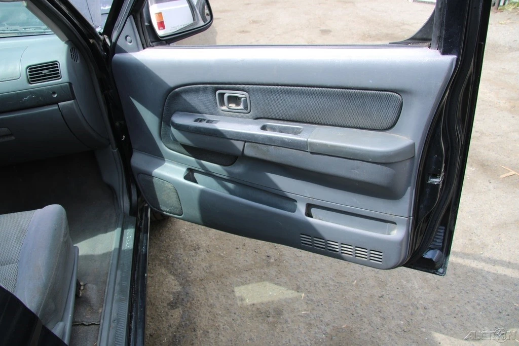 2004 Nissan Frontier 1st Gen - Image 20 of 21