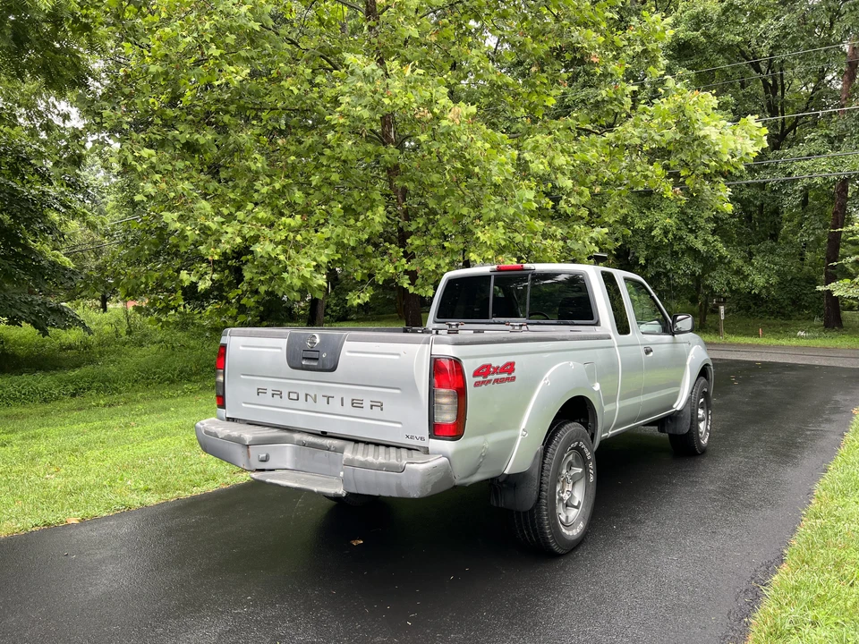 2004 Nissan Frontier 1st Gen - Image 15 of 31