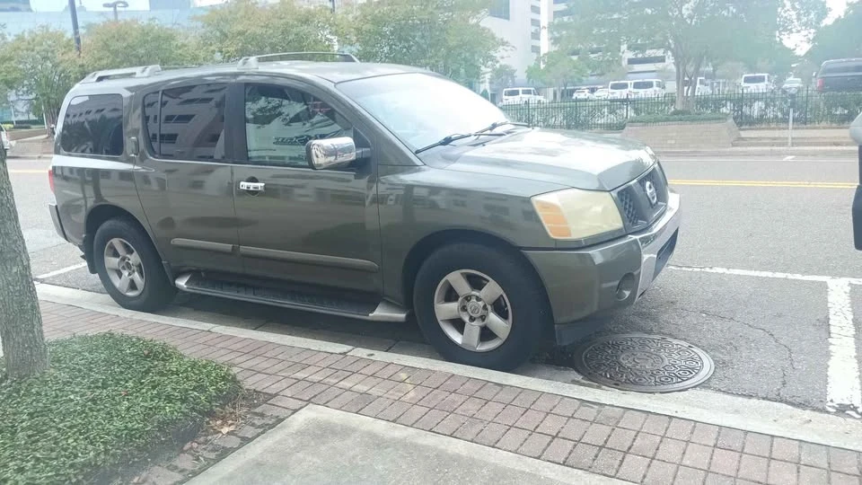 2004 Nissan Armada - Image 4 of 10