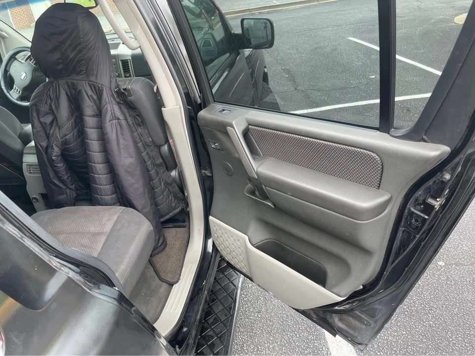 2004 Nissan Armada - Image 6 of 12