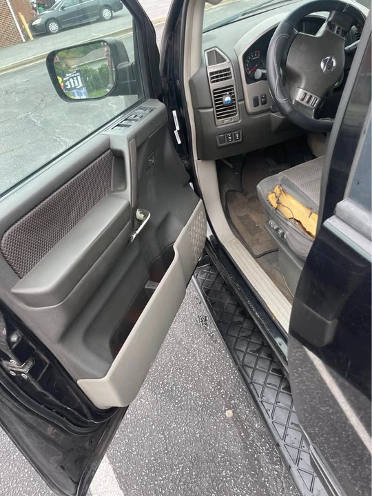 2004 Nissan Armada - Image 6 of 14