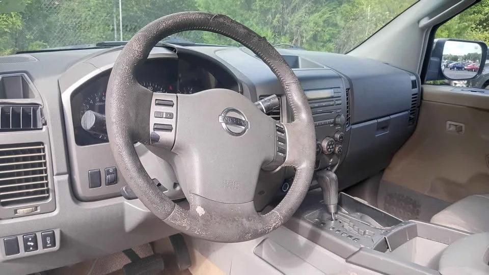 2004 Nissan Armada - Image 6 of 10