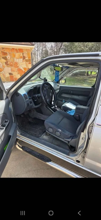 2004 Nissan Frontier 1st Gen - Image 4 of 8