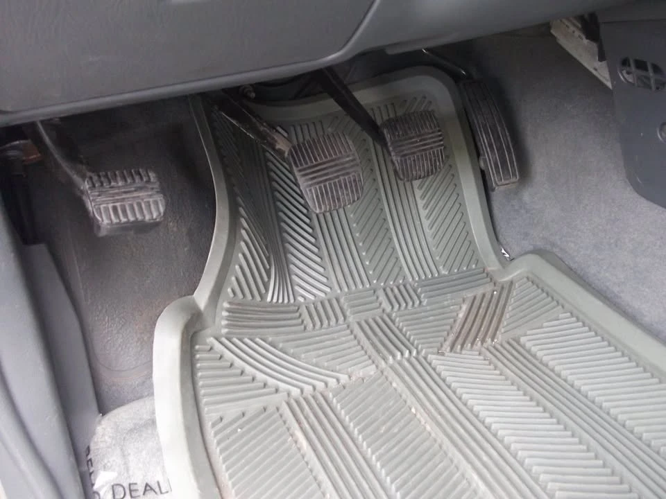 2004 Nissan Frontier 1st Gen - Image 6 of 18