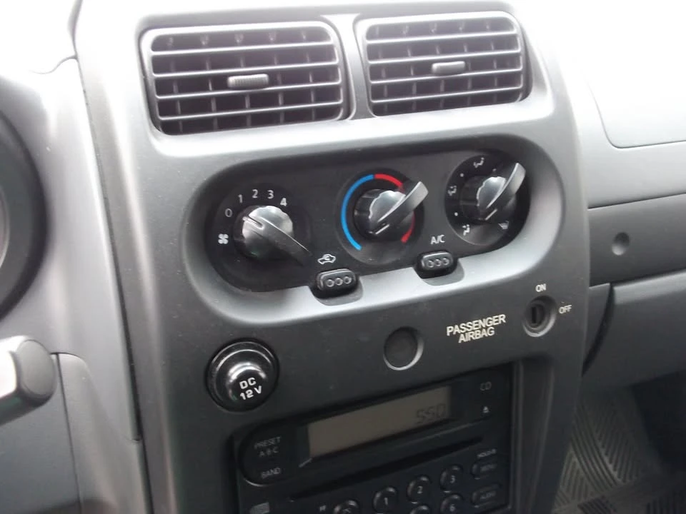 2004 Nissan Frontier 1st Gen - Image 9 of 18
