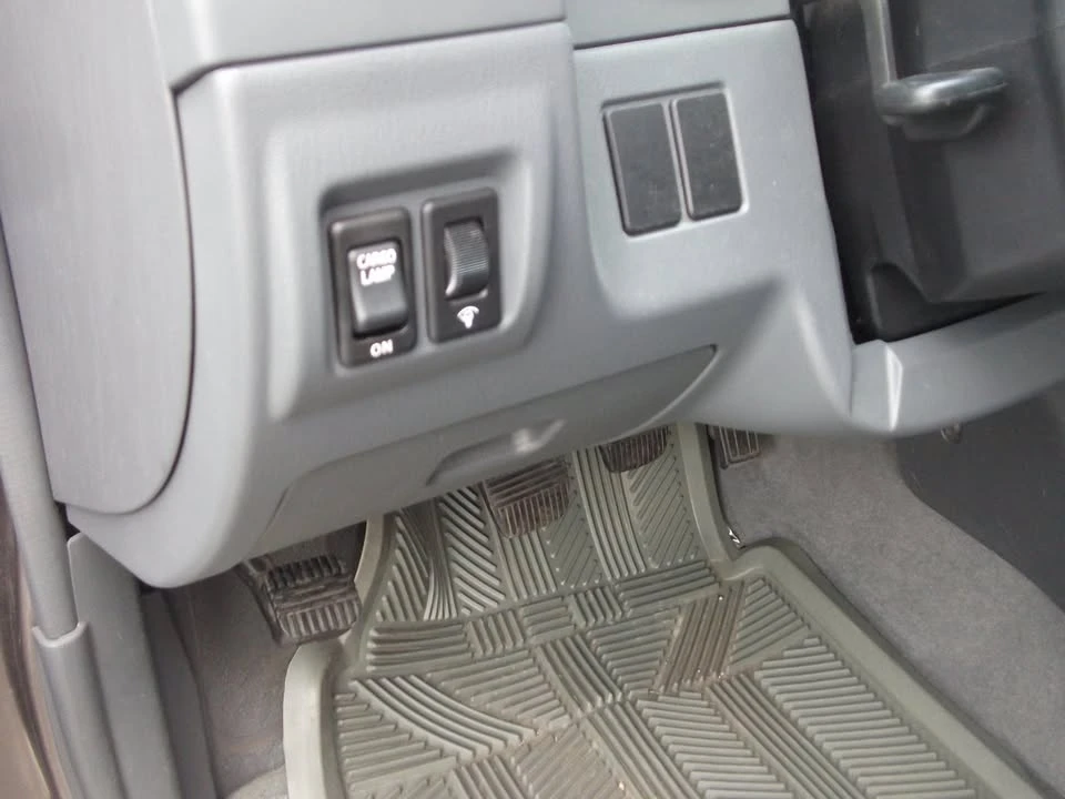 2004 Nissan Frontier 1st Gen - Image 5 of 18