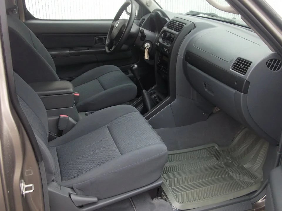 2004 Nissan Frontier 1st Gen - Image 15 of 18
