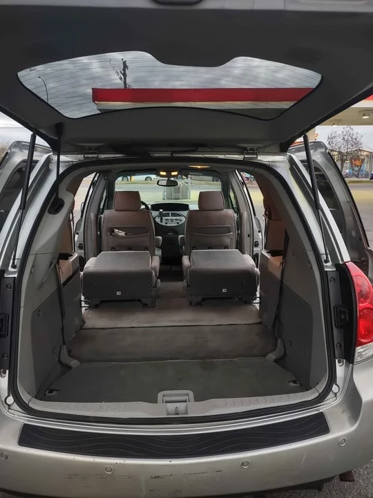 2004 Nissan Quest - Image 10 of 18