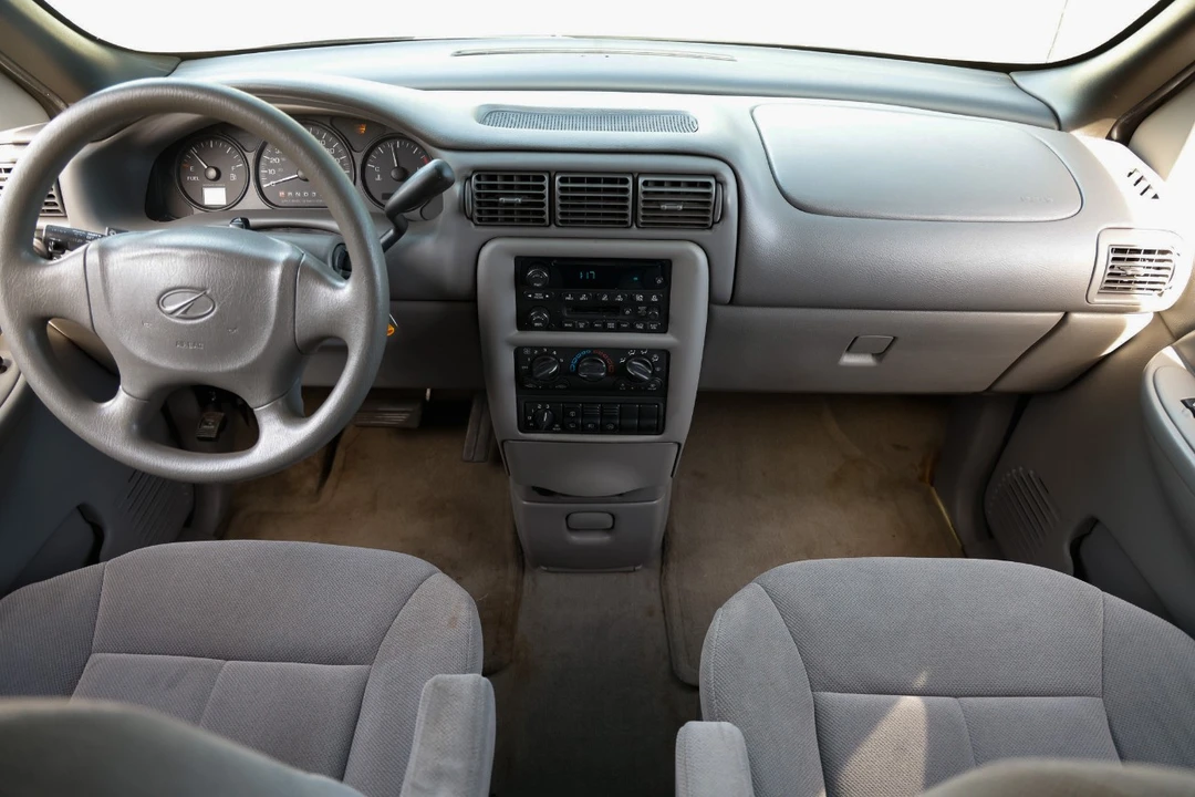 2004 Oldsmobile Silhouette - Image 2 of 12