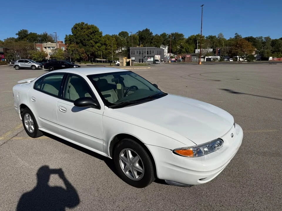 2004 Oldsmobile Alero - Image 2 of 15