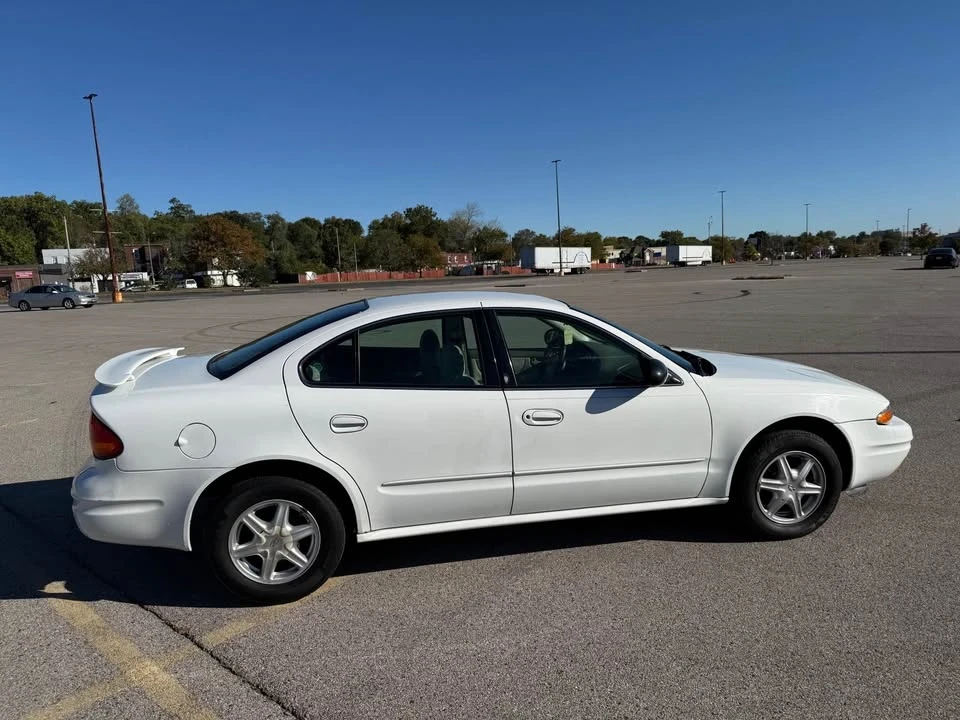 2004 Oldsmobile Alero - Image 3 of 15