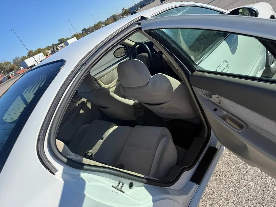 2004 Oldsmobile Alero - Image 11 of 15