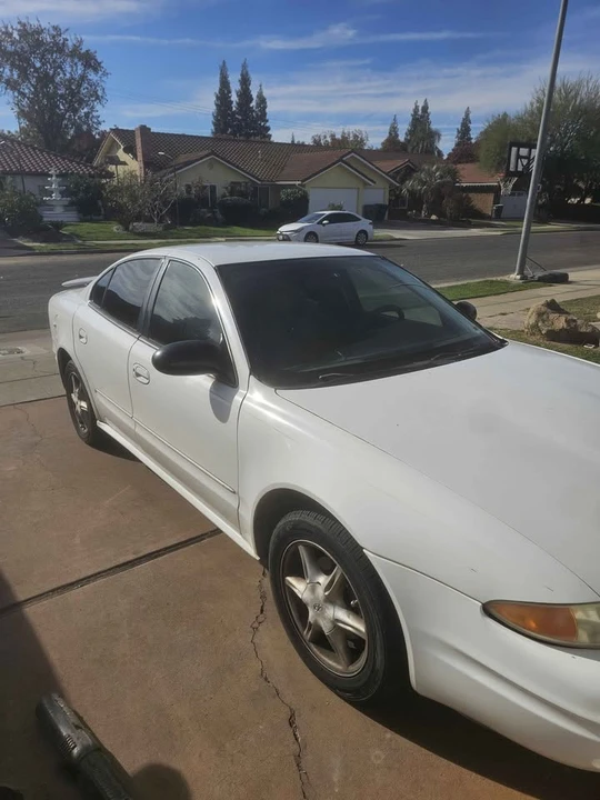 2004 Oldsmobile Alero - Image 2 of 10